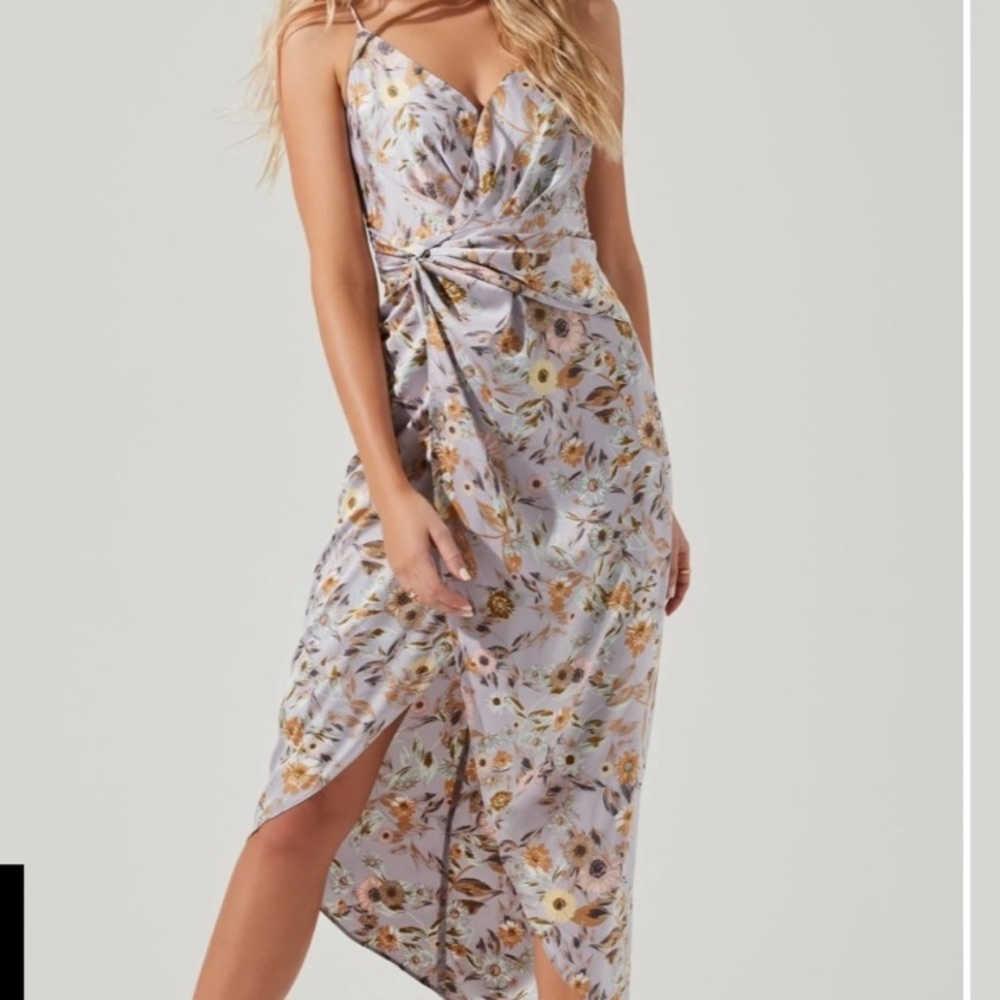 ASTR Giselle Twist Front Dress